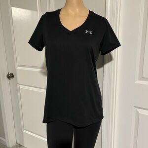 Under Armour short sleeve shirt, size M, only worn a few times in great shape